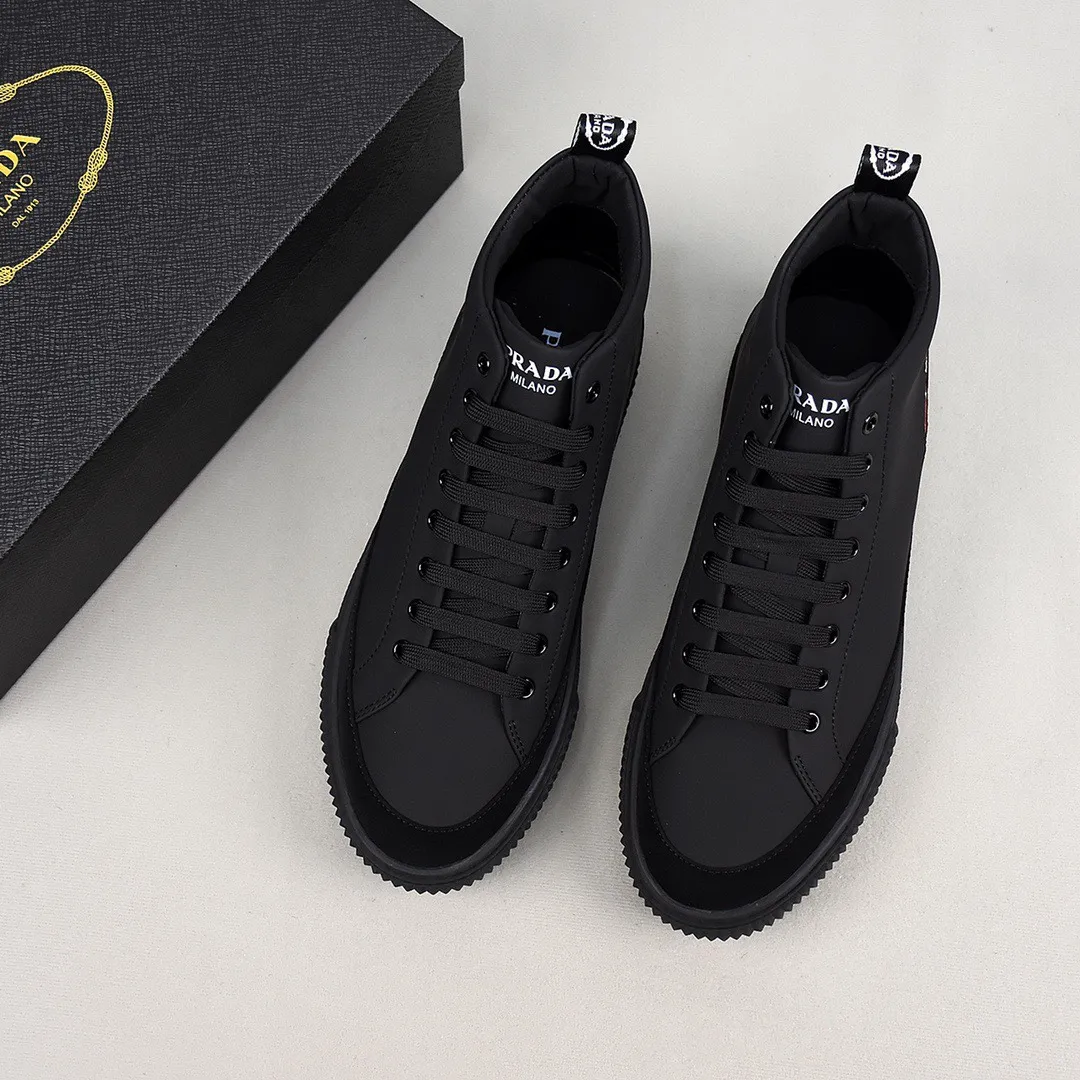 PRADA [Prada] high-top sports and casual shoes. Men's shoes 💰440💰. The upper is made of cowhide, sheepskin lining, rubber outsole, comfortable on the feet, men's size 38-44, choose according to your usual wearing size.